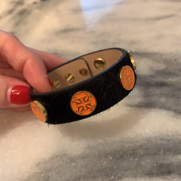 Rustic Cuff “Meghan” black calf skin with orange buttons bracelet - Picture 2 of 3